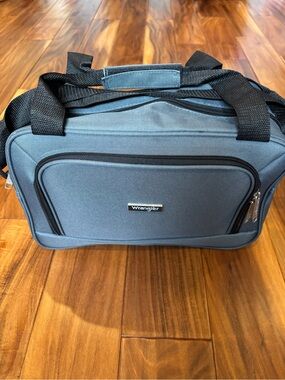 Wrangler Small Travel Duffel in grey, NWOT